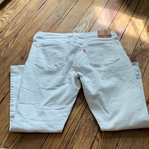 Levi's Distressed Boyfriend - Picture 7 of 8